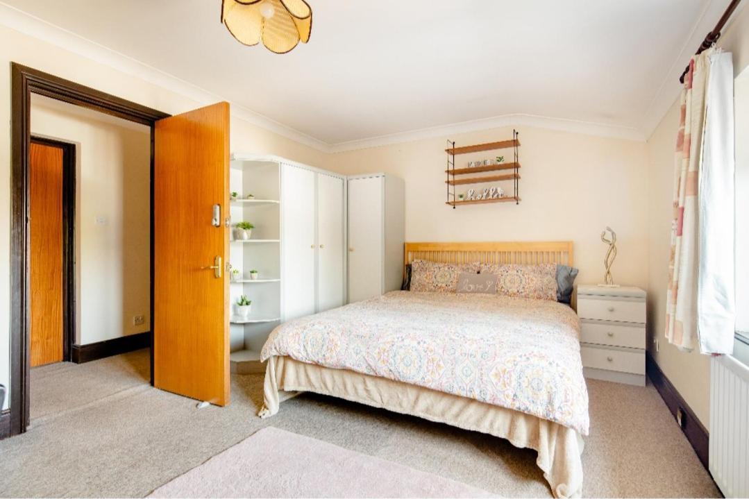 Spacious Room 2 Mins From Station Londýn Exteriér fotografie